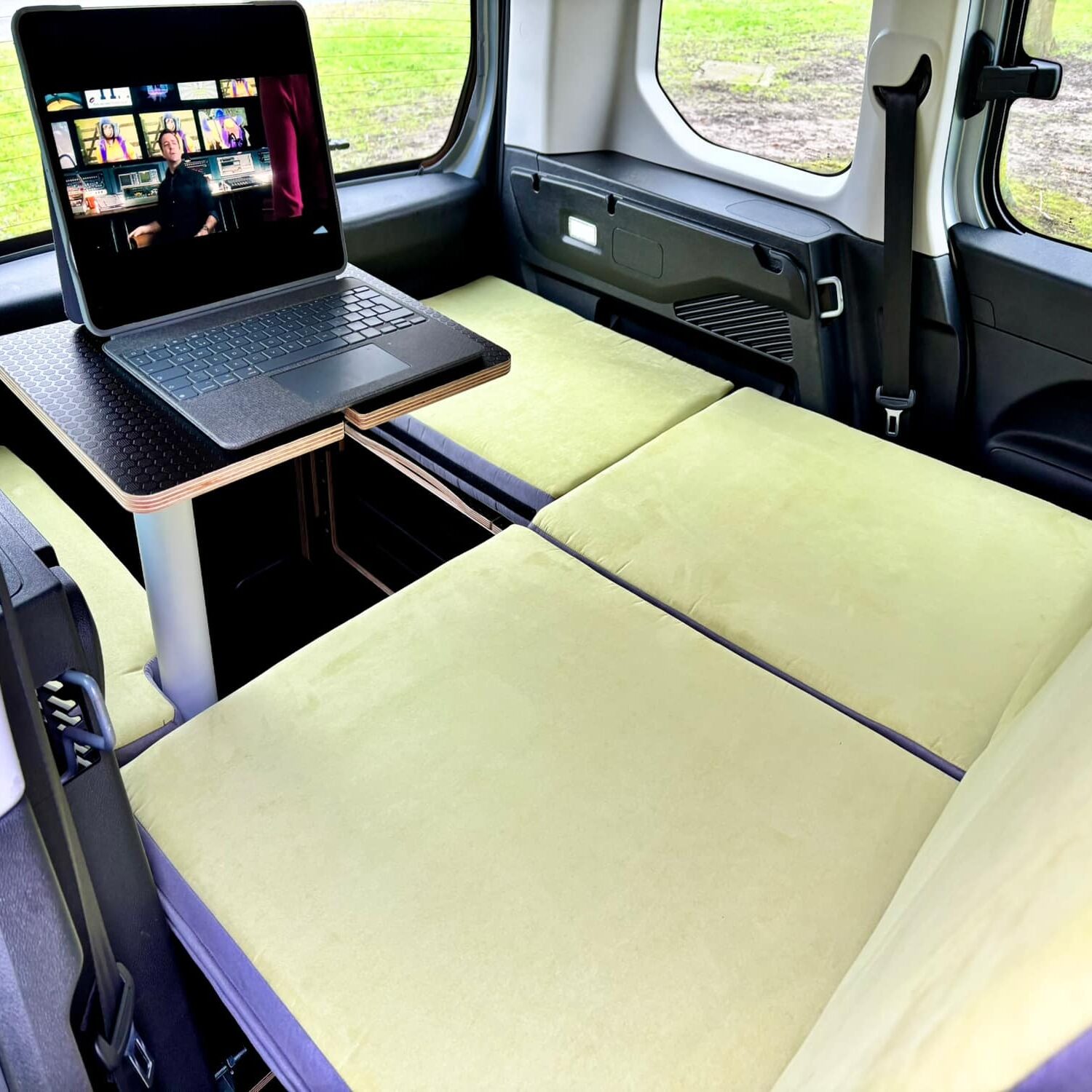 New Campal Vacation Laptop Web